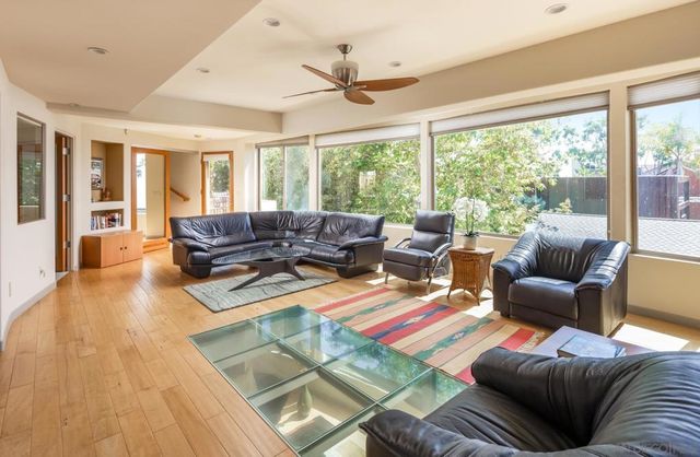 2247 El Amigo Rd, Del Mar, CA 92014