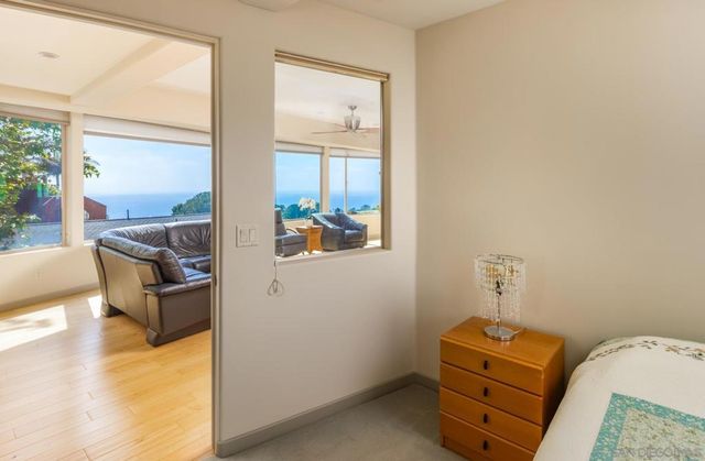 2247 El Amigo Rd, Del Mar, CA 92014