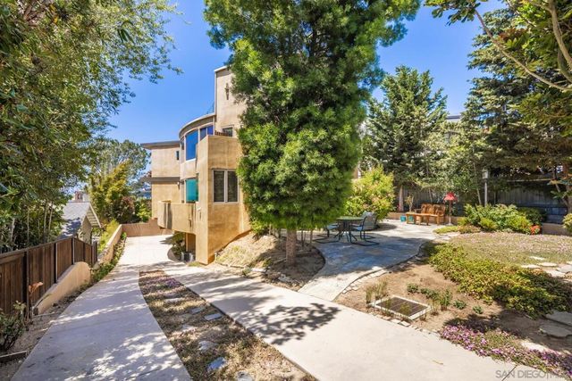2247 El Amigo Rd, Del Mar, CA 92014