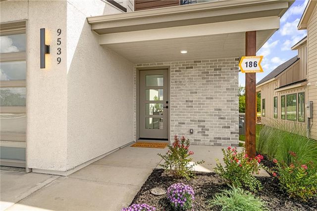 9603 Red Oak Drive, Lenexa, KS 66219