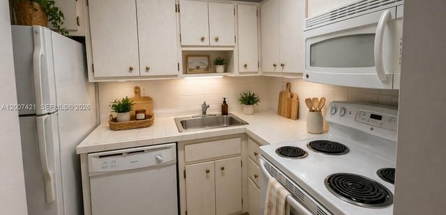 2899 Collins Ave 1040, Miami Beach, FL 33140