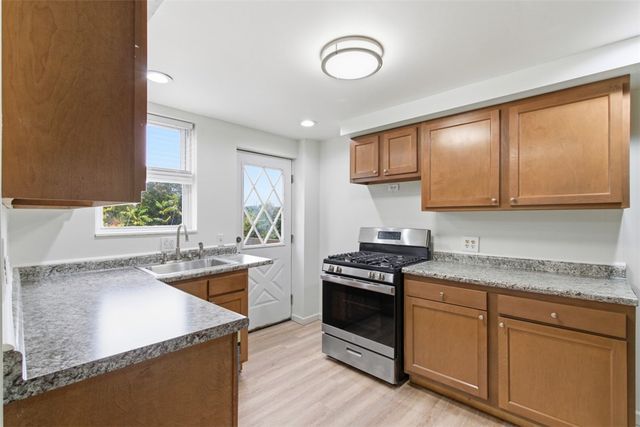 790 Highland Ave, Carnegie, PA 15106