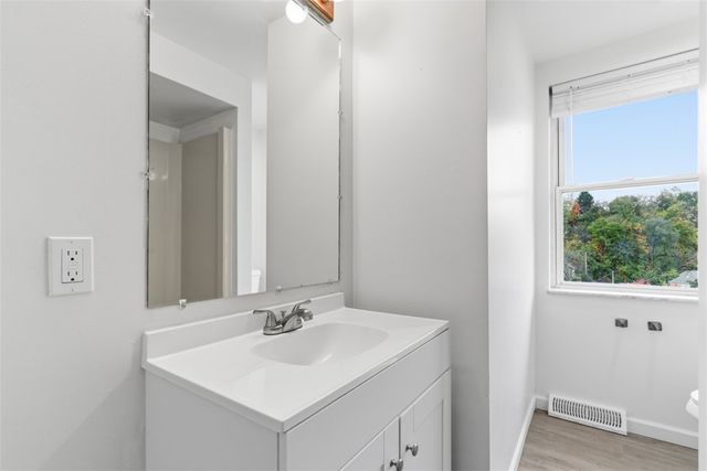 790 Highland Ave, Carnegie, PA 15106