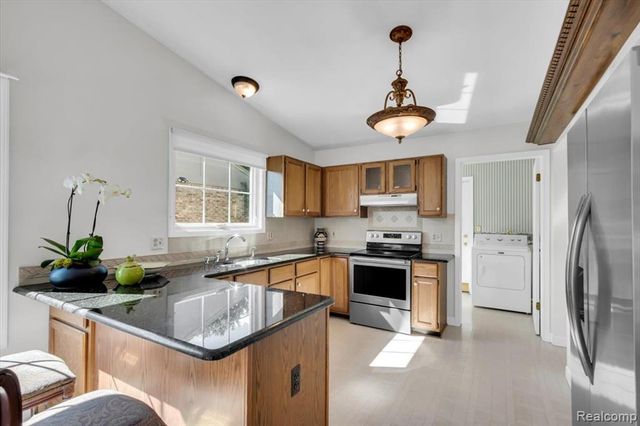 28046 Dowland Court, Warren, MI 48092