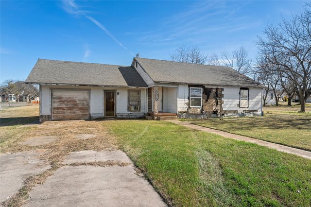 310 S 3rd Street, Abbott, TX 76621