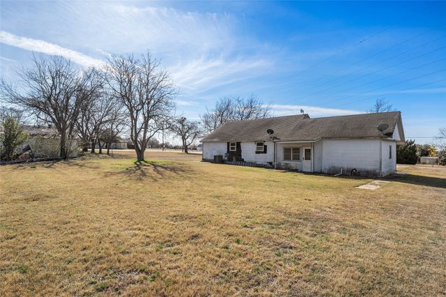 310 S 3rd Street, Abbott, TX 76621