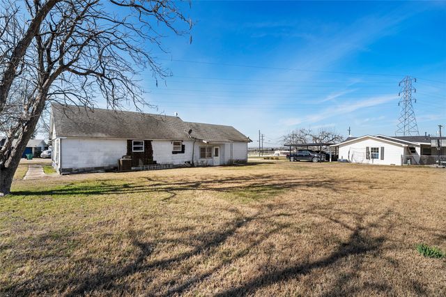 310 S 3rd Street, Abbott, TX 76621