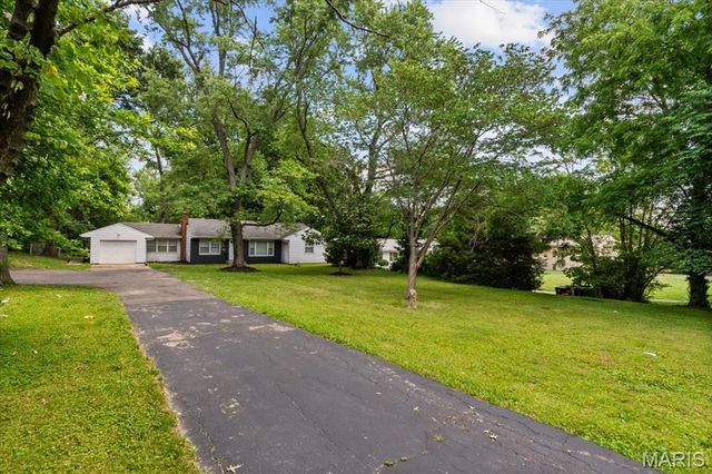 1737 Parker Road A, St Louis, MO 63138