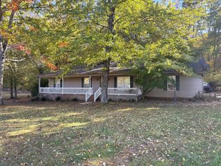 2430 Safe Haven Cir, Estill Springs, TN 37330