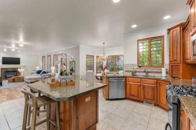 1675 E PRESCOTT DR, Sandy, UT 84092