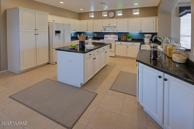 1264 N Sun Catcher Way, Green Valley, AZ 85614