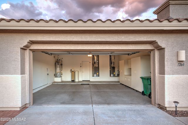 1264 N Sun Catcher Way, Green Valley, AZ 85614