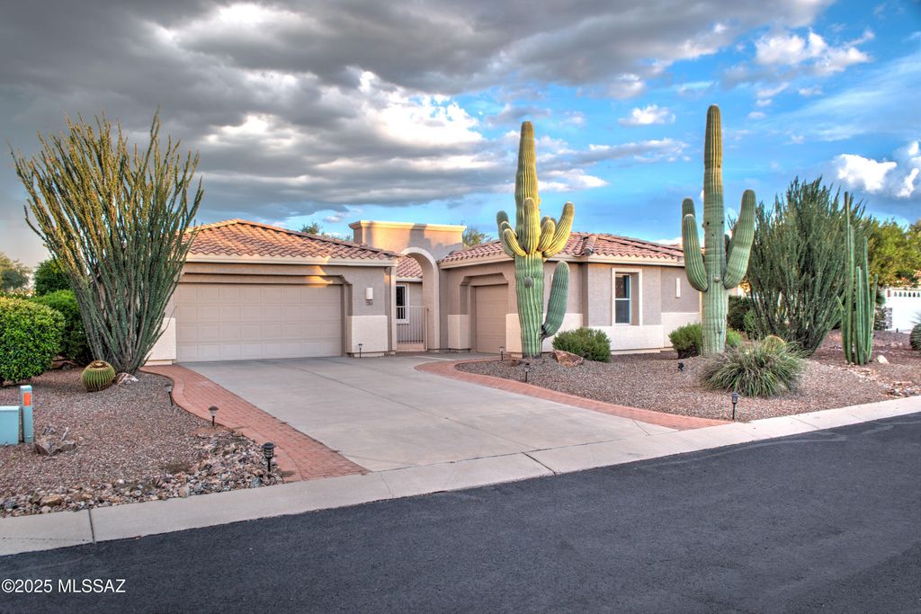 1264 N Sun Catcher Way, Green Valley, AZ 85614