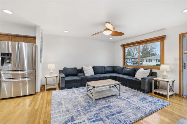 1974 Jan AVENUE, Waukesha, WI 53188