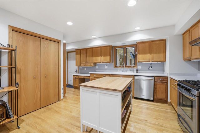 1974 Jan AVENUE, Waukesha, WI 53188