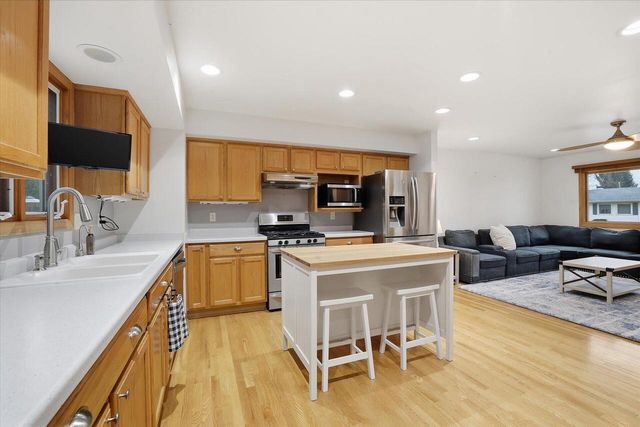 1974 Jan AVENUE, Waukesha, WI 53188