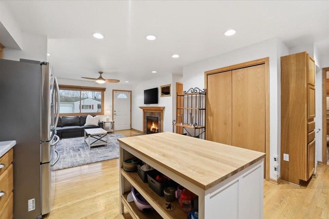 1974 Jan AVENUE, Waukesha, WI 53188