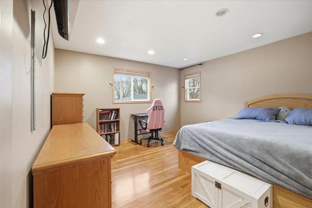 1974 Jan AVENUE, Waukesha, WI 53188