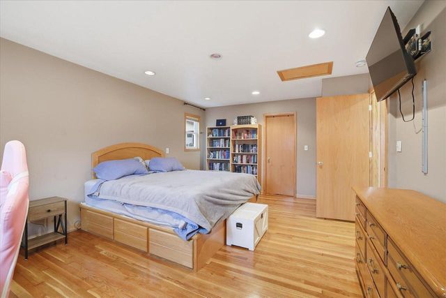 1974 Jan AVENUE, Waukesha, WI 53188