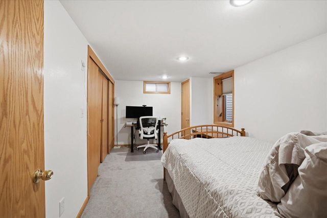 1974 Jan AVENUE, Waukesha, WI 53188