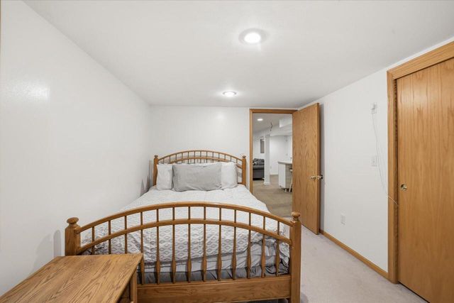 1974 Jan AVENUE, Waukesha, WI 53188
