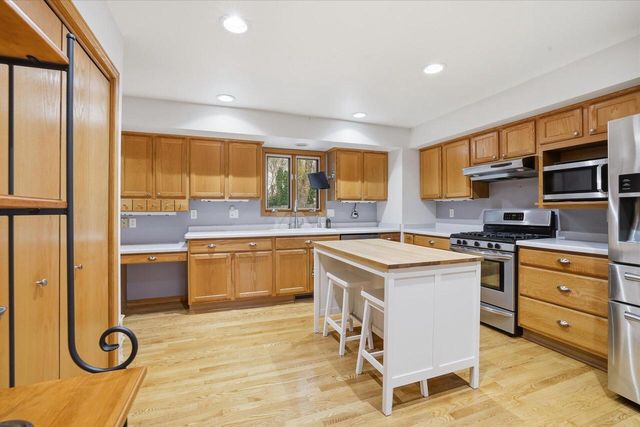 1974 Jan AVENUE, Waukesha, WI 53188