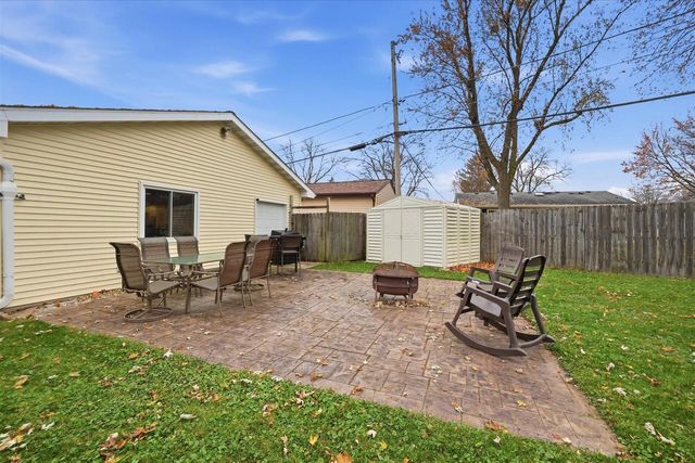 1974 Jan AVENUE, Waukesha, WI 53188