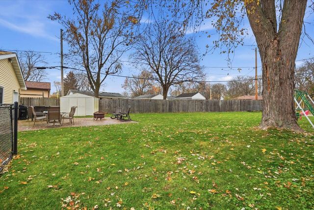 1974 Jan AVENUE, Waukesha, WI 53188