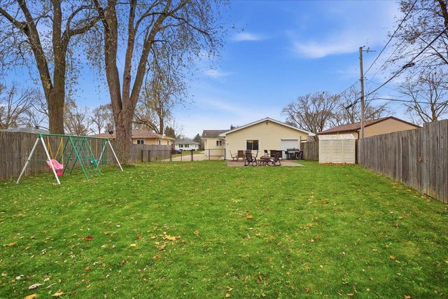 1974 Jan AVENUE, Waukesha, WI 53188