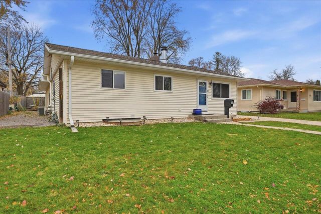 1974 Jan AVENUE, Waukesha, WI 53188