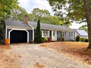 86 Arrowhead Drive, Hyannis, MA 02601