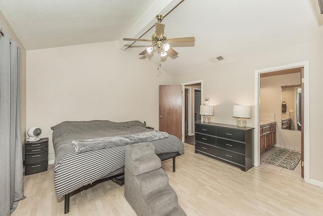 125 Queen Lane, Madera, CA 93637