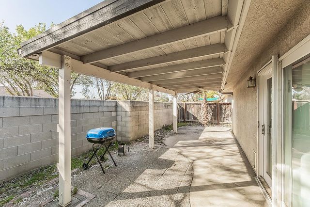 125 Queen Lane, Madera, CA 93637