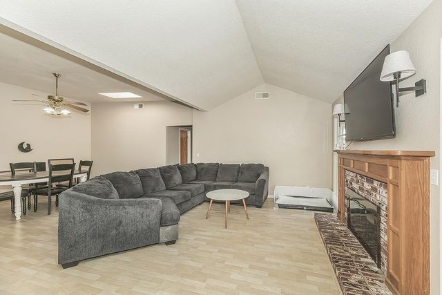 125 Queen Lane, Madera, CA 93637