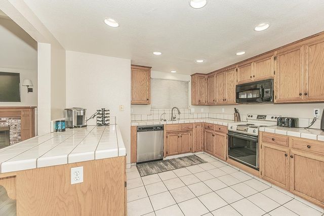 125 Queen Lane, Madera, CA 93637