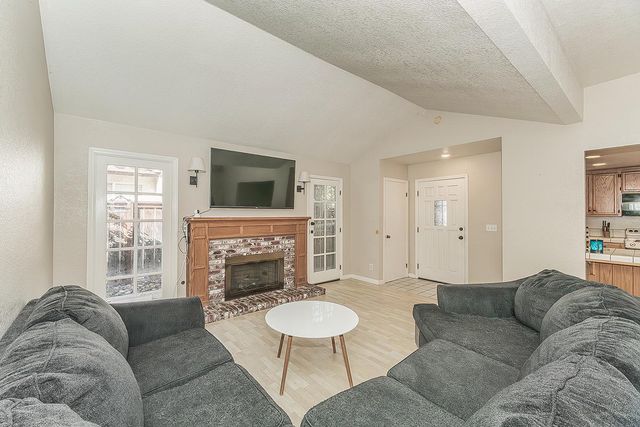 125 Queen Lane, Madera, CA 93637