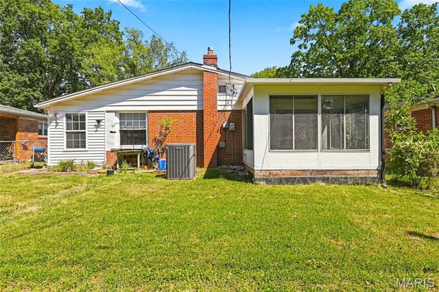 1145 Glenside Lane, University City, MO 63130