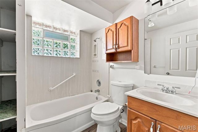1145 Glenside Lane, University City, MO 63130