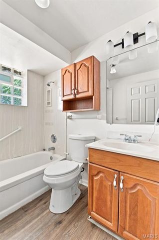 1145 Glenside Lane, University City, MO 63130
