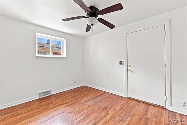 1145 Glenside Lane, University City, MO 63130