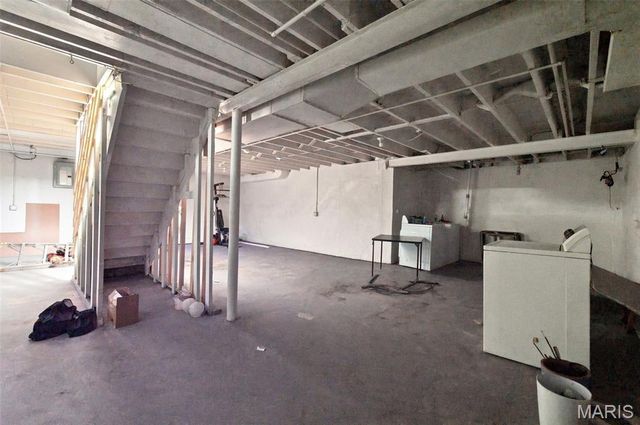 1145 Glenside Lane, University City, MO 63130