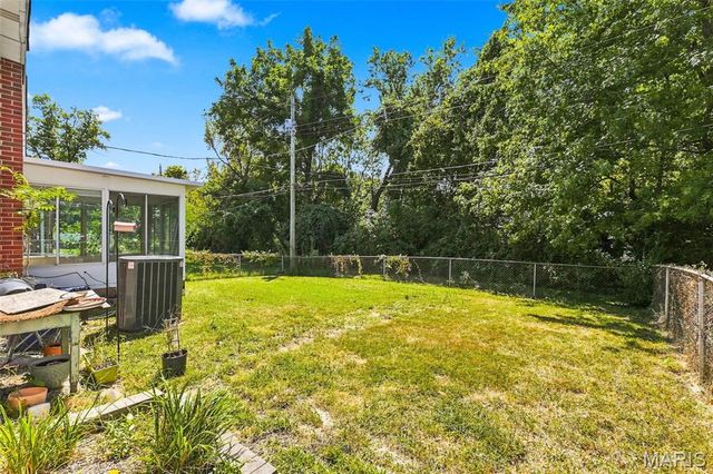 1145 Glenside Lane, University City, MO 63130