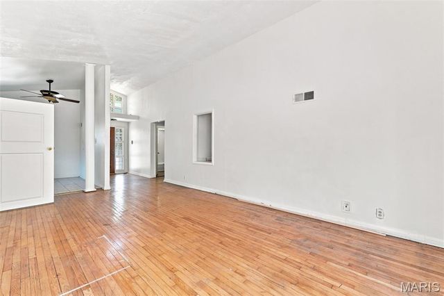 1145 Glenside Lane, University City, MO 63130