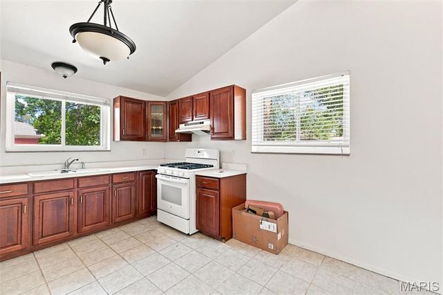 1145 Glenside Lane, University City, MO 63130