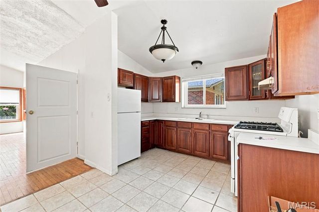 1145 Glenside Lane, University City, MO 63130