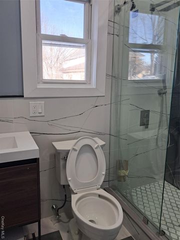 160 GARFIELD Avenue 1 ST FL, Mineola, NY 11501