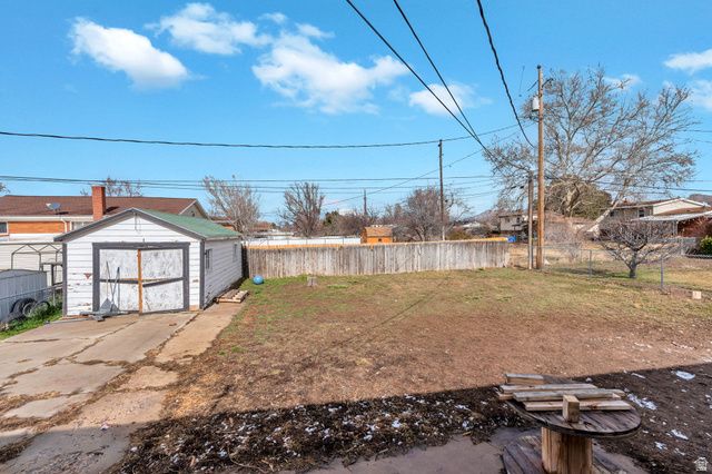 706 W 2300 N, Clinton, UT 84015