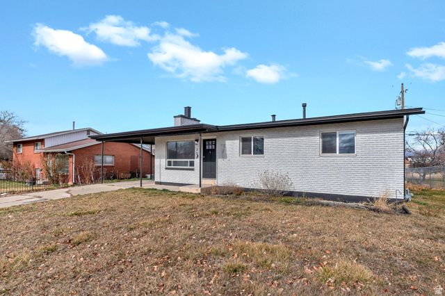 706 W 2300 N, Clinton, UT 84015