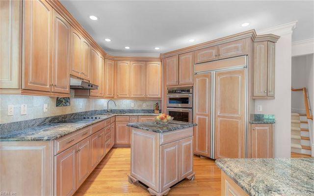 1849 S Woodside LN, Virginia Beach, VA 23454