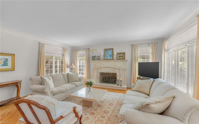 1849 S Woodside LN, Virginia Beach, VA 23454